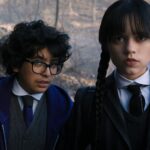 Moosa Mostafa en Jenna Ortega in Wednesday. Mostafa komt naar Comic Con Holland.